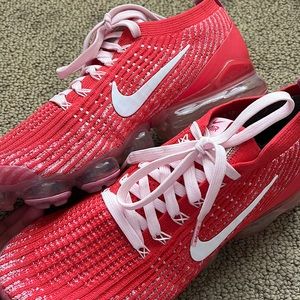 Nike vapormax Flyknit red and pink size 9.5W only worn twice!!!